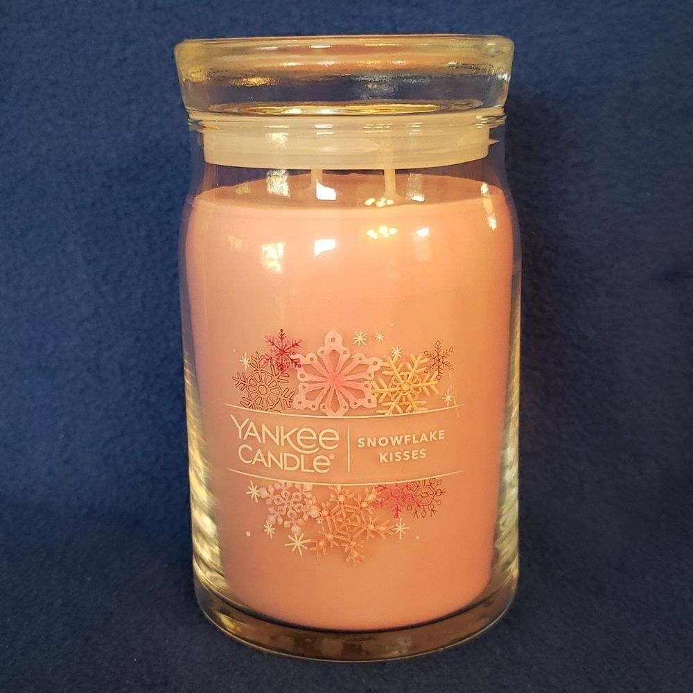 NWT Pink Yankee Candle 20 oz Two Wick Jar Candle Ltd Edition "Snowflake Kisses"